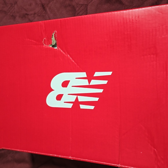 Ladies New Balance shoes - Picture 5 of 7